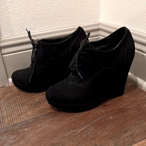 Lace up wedge platform bootie